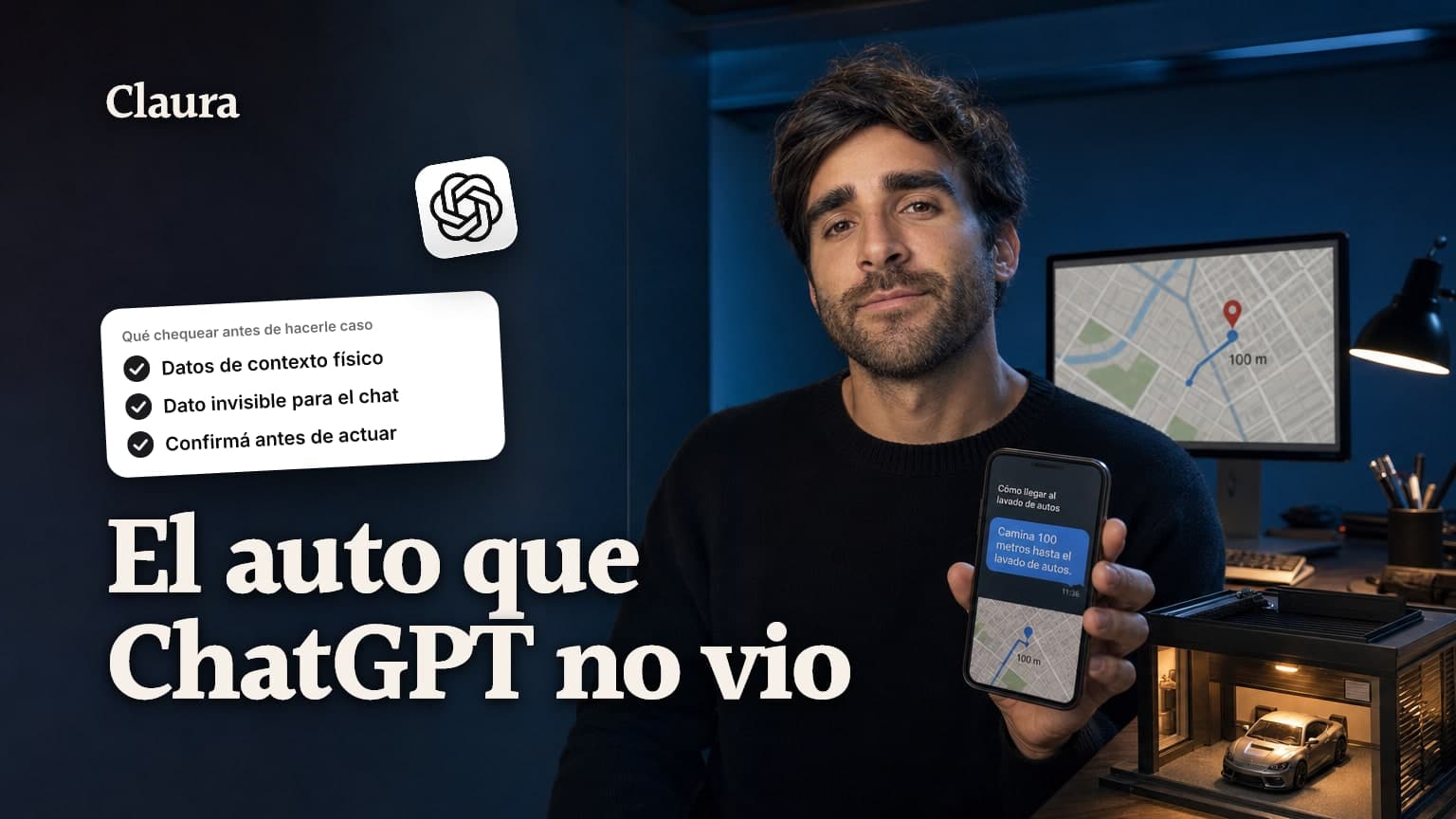 Mateo Caño en un estudio de noche con el celular en la mano mostrando un chat con indicaciones para ir caminando, un monitor detrás con un mapa y un auto de juguete en un garage en miniatura sobre el escritorio